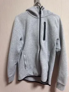 ユニクロ　グレー フルジップ フード付きパーカー