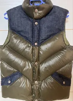 Levi's ダウンベスト Lサイズ オリーブグリーン