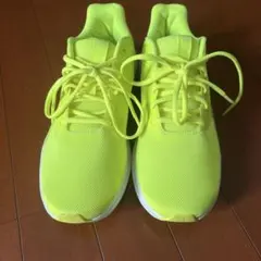 PUMA スニーカー ネオンイエロー