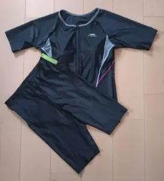 スポーツ用水着 上下セット（TIGORA）のサムネイル