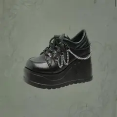 チェーン付き黒厚底プラットフォームシューズ