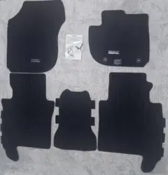 新車から取り出した☆ヴェゼル 純正フロアマット RV5 e:HEV - メルカリ