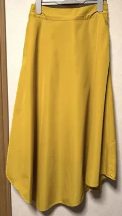 黄色 スカート