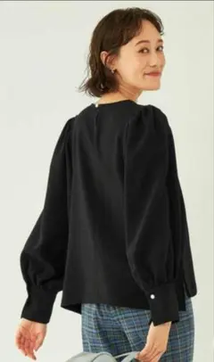 パフスリーブ ブラックシャツ FREEサイズ