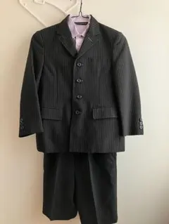 キッズ130⭐︎フォーマルスーツ⭐︎ヒロミチナカノ⭐︎黒ストライプ⭐︎薄紫のシャツ付き