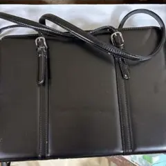 黒いビジネスバッグ