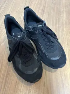 NOVESTA ブラックスニーカー