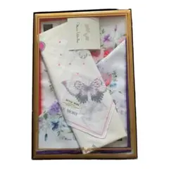 mario valentinoのハンカチ2枚とハナエ　モリさんののハンカチを