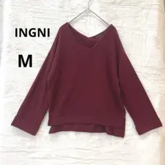 美品 イング INGNI M レッド ボルドー Vネックトップス カットソーのサムネイル