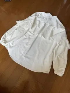 GU フリル付きホワイト長袖シャツ