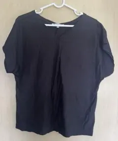 UNTITLED ブラック Vネック Tシャツ サイズ2のサムネイル