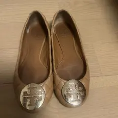 Tory Burch ベージュ キルティング フラットシューズのサムネイル