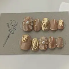 ブラウン　ベージュゴールドデザイン 　ぷっくりフラワーネイルチップ