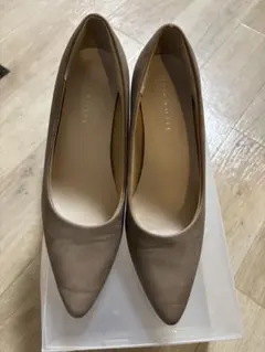 ベージュ ポインテッドトゥ 中ヒールパンプス