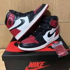 Nike エアジョーダン 1 Retro High OG ブレッドトゥ 28のサムネイル