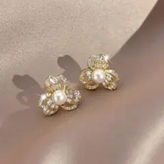 花形パールクリスタルピアス