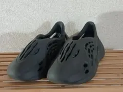 adidas YEEZY FOAM RUNNER Onyxのサムネイル