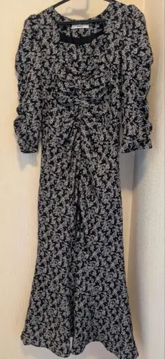 【値下げ交渉可】snidel 7分袖ワンピース 花柄 白 黒 マーメイド