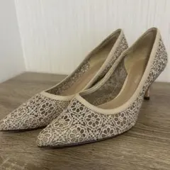 CHARLES & KEITH レースパンプス ベージュのサムネイル