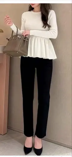 新品❗️ペプラムニット 長袖 ホワイト　岡部あゆみさんコラボ