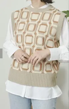 cpcm レトロ柄JQノースリニットベスト