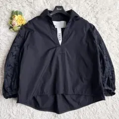 極美品 25年♡ティッカ フラワーレースパフスリーブシャツ ネイビー Fのサムネイル