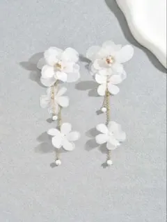 ホワイトフラワーピアス 新品未使用