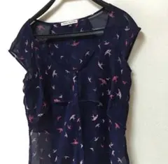 美品✨Bershka ❤︎ ベルシュカ トップス 鳥柄のサムネイル
