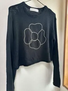 黒ニットトップス