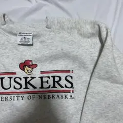 チャンピオンネブラスカコーンハスカーズ　刺繍　スウェットトレーナー　短丈　古着