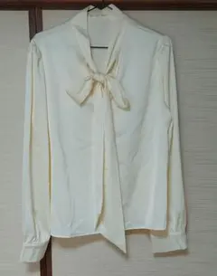 長袖ボウタイブラウス