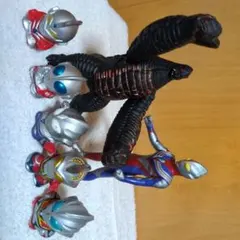 ウルトラマンシリーズ フィギュア 2体と指人形5体セット