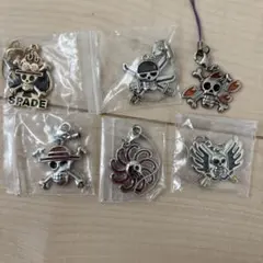 ワンピース　海賊旗ストラップ　シルバーチャーム