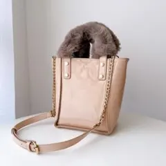 ファーハンドル ピンクベージュ ミニショルダーバッグ ゴールドチェーン付き