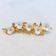 桜のような小花ブローチ ゴールド ホワイト 上品 フラワー 入学式