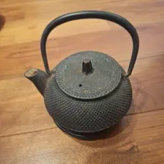 南部鉄器 文秀堂 黒色鋳鉄製鉄瓶 アラレ文様 - メルカリ
