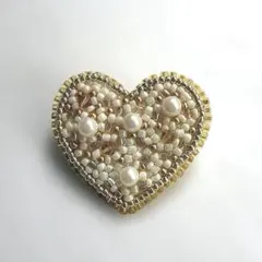 刺繍ブローチ・ビーズブローチ・ビーズ刺繍ブローチ/ ハート・金・アイボリー