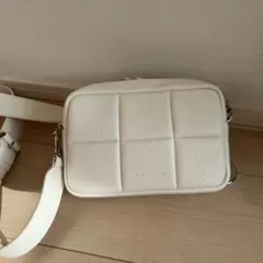ホワイト キルティングショルダーバッグ