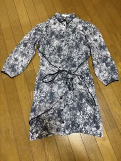 ギャバジンケーティー】ストライプ 花柄刺繍 バンドカラーブラウス 