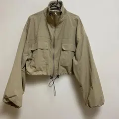 ベージュ クロップドジャケットのサムネイル