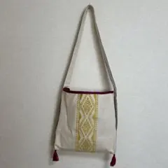 TITICACAアイボリー 刺繍 タッセル ショルダーバッグのサムネイル