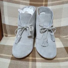 グレー スエード ブーツ 中ヒール フリンジ付き