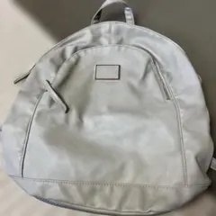 ライトグレー 合成皮革 リュック