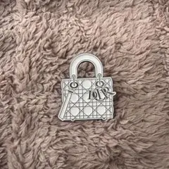 Dior Lady Dior ピンバッジ