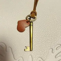 鍵型ネックレス ゴールド　ハートレザー