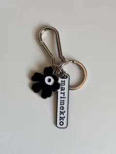 marimekko フラワーモチーフ キーホルダー　黒のサムネイル