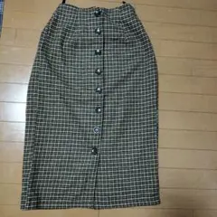 ブラウン系チェック ボタン付きタイトスカート