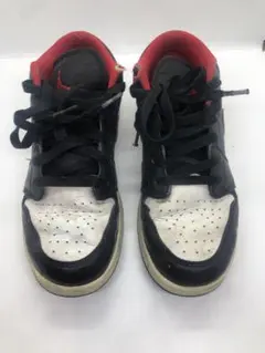Nike Air Jordan スニーカー 黒赤白　24