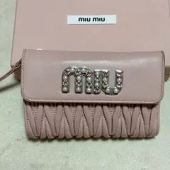 ミュウミュウ 折り財布 マテラッセ ビジュー レザー シルバー金具