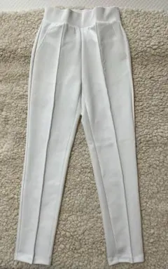 GU ジーユー ストレッチ テーパードパンツ 新品 未使用 美品